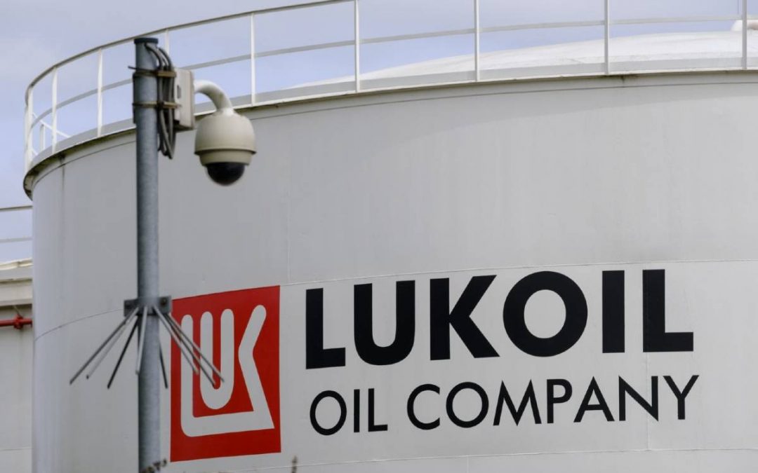 Lukoil, Urso invoca il golden power e convoca le banche