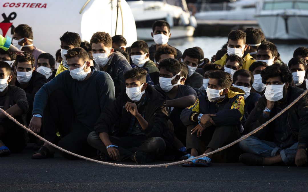 “Buttateli in mare”, 18 trafficanti di migranti agli arresti dopo le intercettazioni shock