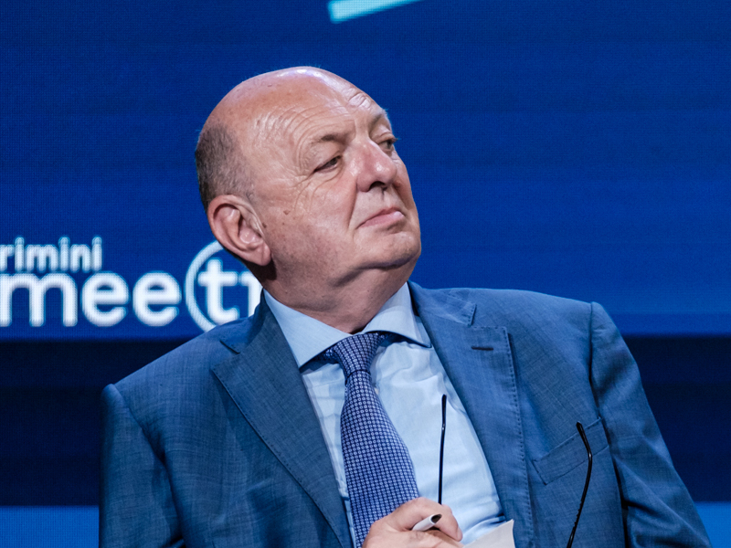 Pichetto Fratin: «Abusivismo? Basterebbe arrestare il sindaco». E scoppia la polemica