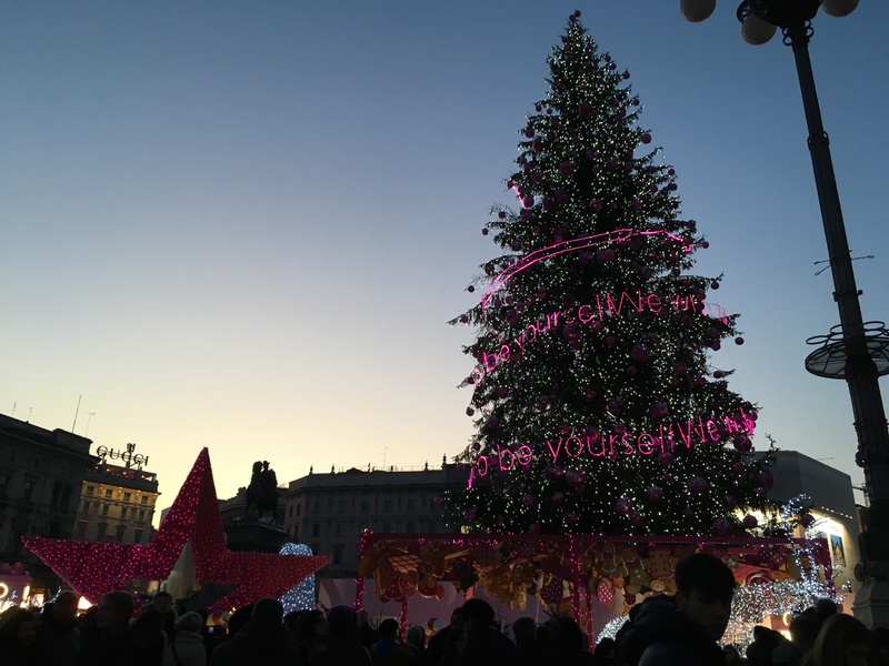 Natale, le luminarie della crisi tra pannelli solari e lampadine a led