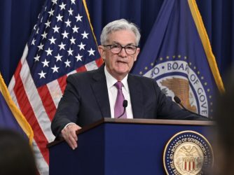 Fed alza i tassi di 25 punti base e punta a ridurre l’inflazione al 2%