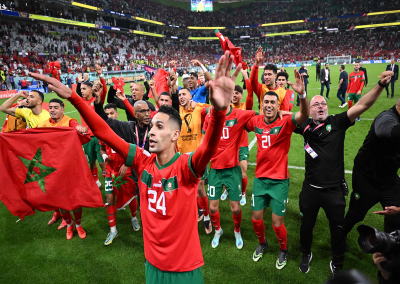 I festeggiamenti del Marocco per la vittoria contro il Portogallo nei quarti di finale. Risultato storico: è la prima volta che una squadra africana arriva in semifinale.
