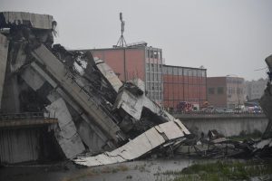 Sezione crollata del viadotto Morandi ANSA/ LUCA ZENNARO