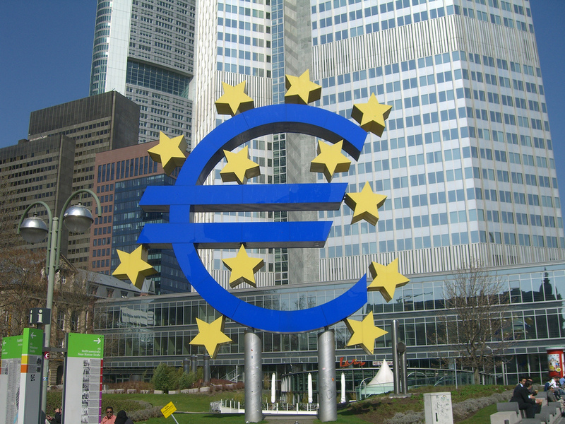 Bce: meglio l’inflazione ma restano rischi per la crescita