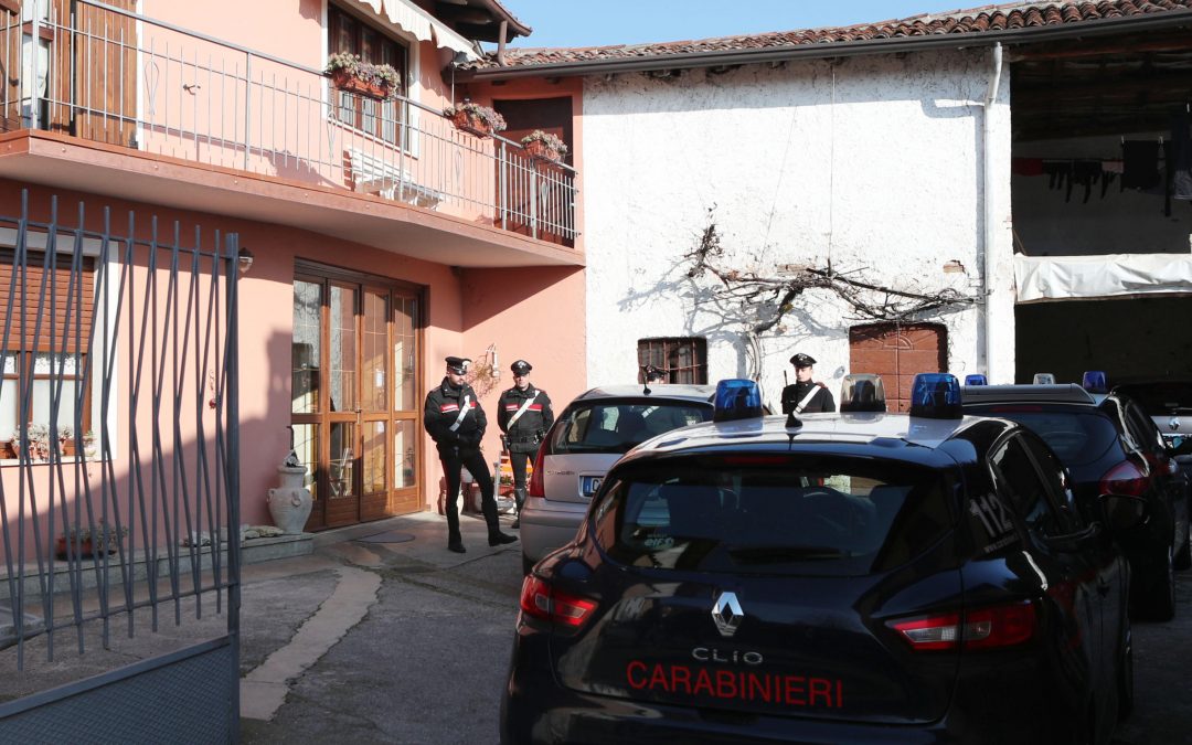 «Volevo difendere mio figlio»: donna uccide il marito a coltellate