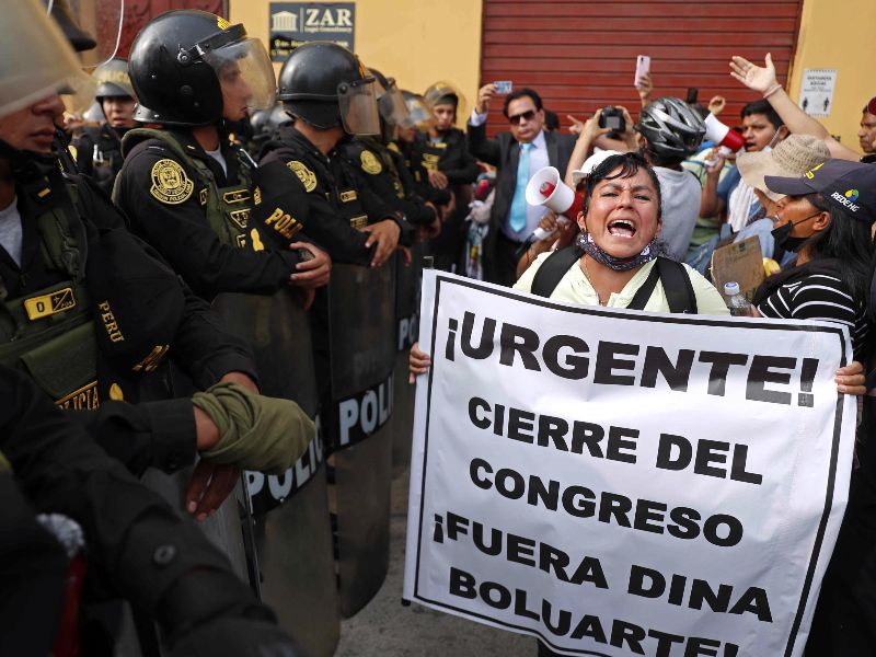 Manifestazioni violente in Perù, ma Boluarte non molla