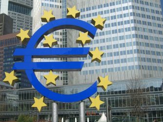 Tassi d’interesse sempre più alti in Europa e Stati Uniti. Tajani: «Non è una nostra responsabilità»