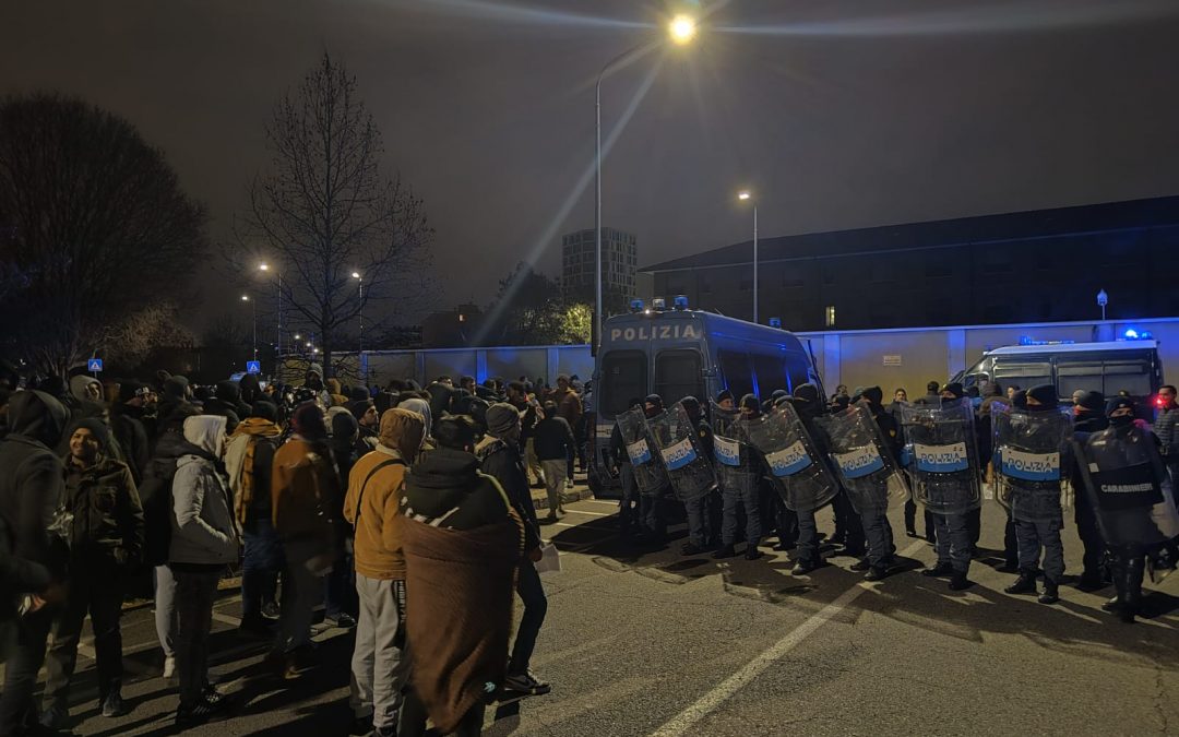 Immigrazione, caos in via Cagni. Proteste anche in via Corelli