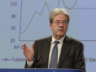 L’Ue alza le stime, Gentiloni: evitata la recessione