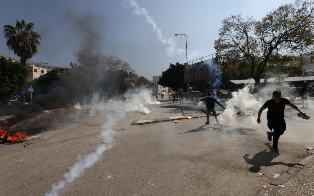 Cisgiordania, 11 morti e più di 100 feriti nel raid israeliano a Nablus. Razzi da Gaza