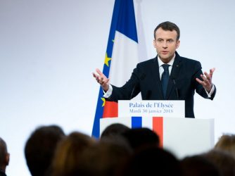 Francia, il diritto all’aborto entra in Costituzione