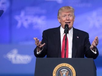 Trump, in coro con i condannati di Capitol Hill