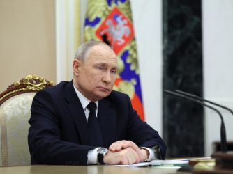 Cremlino va avanti con armi nucleari. Cina: pensare alla pace