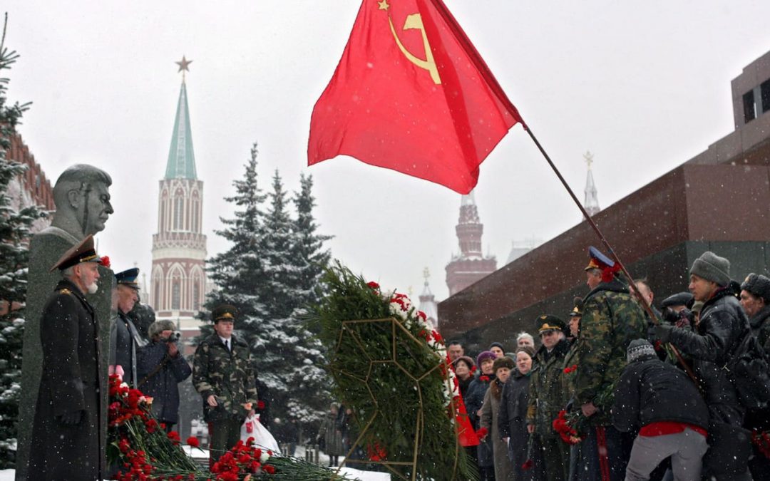 Settant’anni fa moriva Stalin, in Russia onori, fiori e bandiere