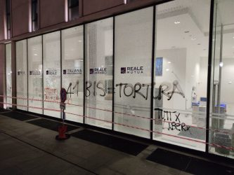 Corteo per Cospito, Torino vandalizzata dai manifestanti