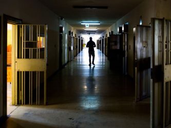 Fdi spinge per abrogare la tortura. Le opposizioni in protesta