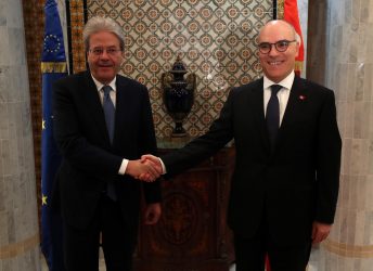 Gentiloni in visita in Tunisia, ma il Paese è a rischio default