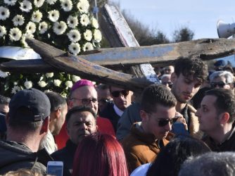 Naufragio di Cutro, la procura apre un fascicolo: «Valutare le responsabilità ministeriali»