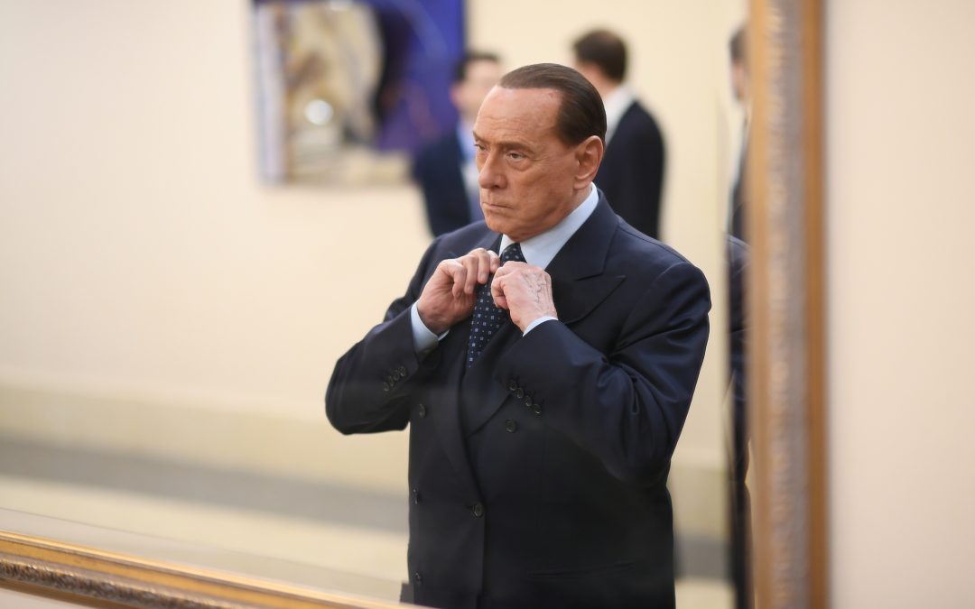 Berlusconi, il bollettino conferma: fuori dalla rianimazione