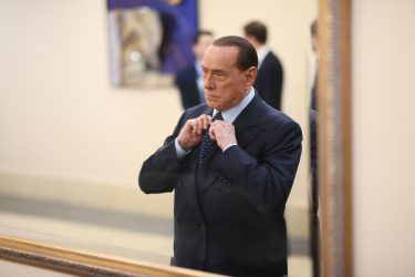 Berlusconi, il bollettino conferma: fuori dalla rianimazione