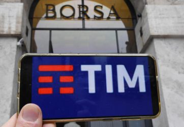 Tim ancora debole in Borsa, le offerte per la rete non piacciono al mercato