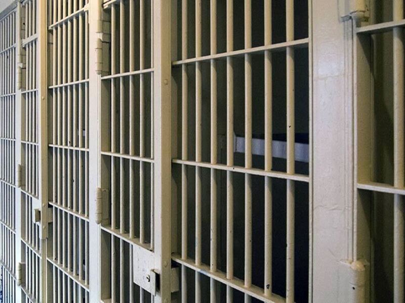 Catanzaro, detenuti in possesso di droga e cellulari: 38 indagati