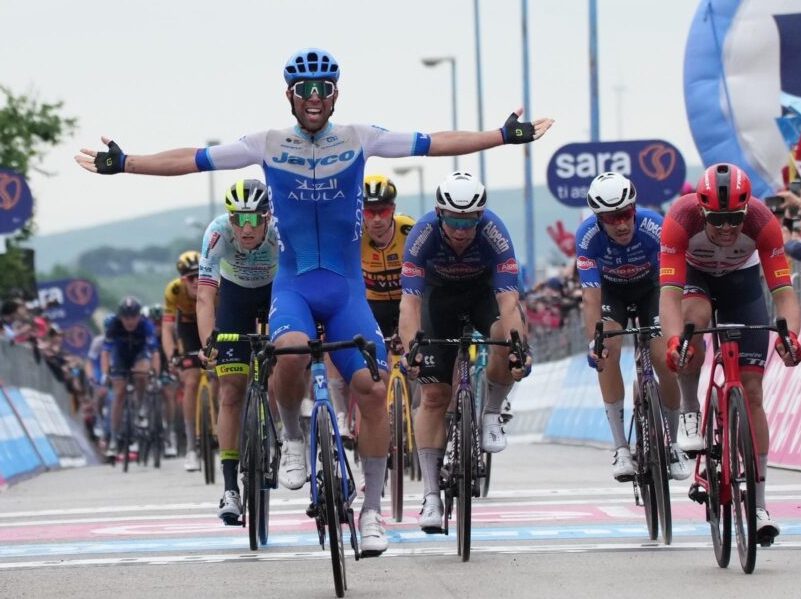 Terza tappa Giro d’Italia vince in volata Michael Matthews La Sestina