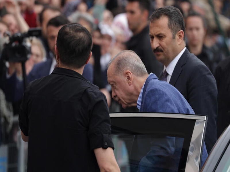 Turchia, Erdogan vince il ballottaggio: il «Sultano» è presidente per la terza volta