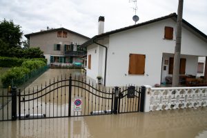 Esondazione del Fiume Savio da Savio di Cervia, dove le case sono sommerse da metri di acqua, Ravenna, 17 maggio 2023 (Ansa) 