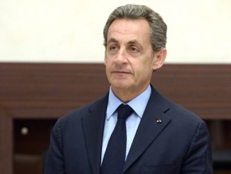 Francia, nuova condanna per Sarkozy per finanziamenti illeciti: la Corte di Cassazione blocca il ricorso