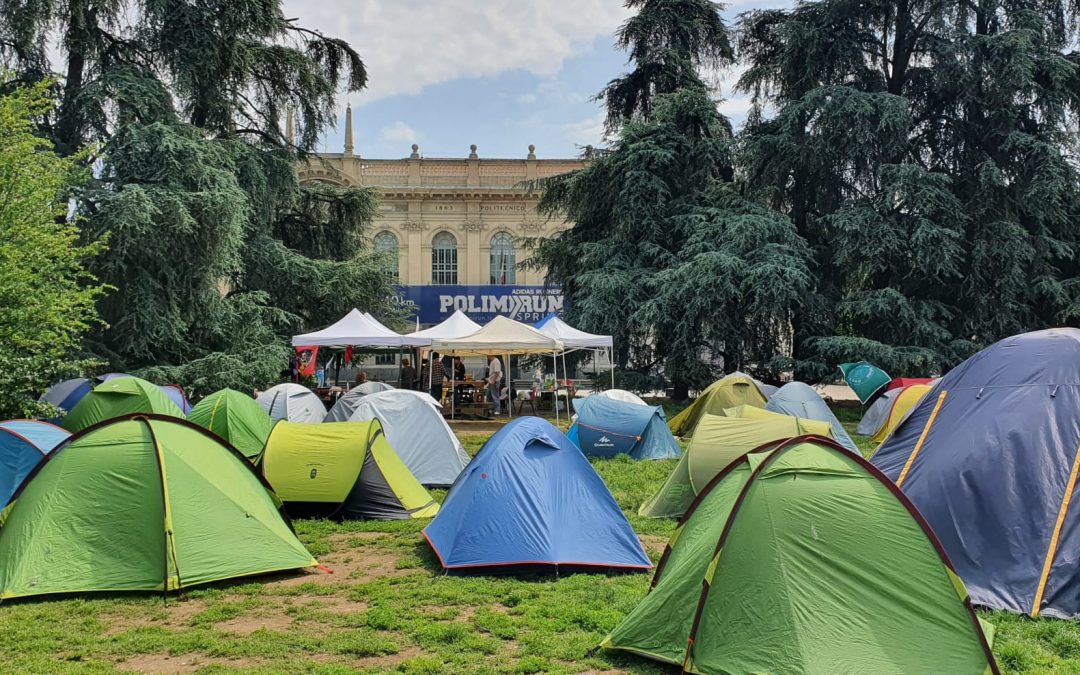 Caroaffitti, 40 tende davanti al PoliMi: «Stiamo discutendo un nuovo modello di città»