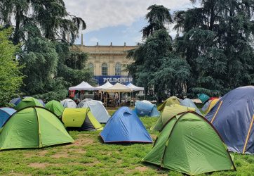 Caroaffitti, 40 tende davanti al PoliMi: «Stiamo discutendo un nuovo modello di città»