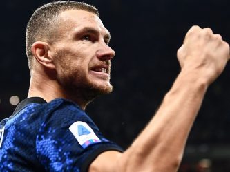 Edin Dzeko, il Cigno di Sarajevo: storia del bomber cresciuto sotto le bombe