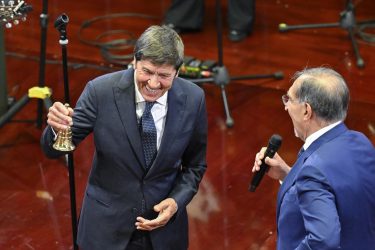 Morandi canta l’inno per i 75 anni del Senato
