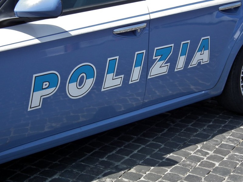 Uomo ucciso a coltellate in centro a Bologna