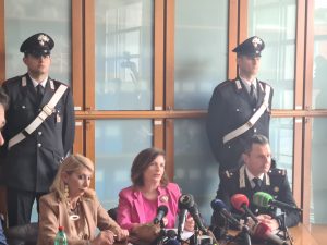 La procuratrice Letizia Mannella e la pm Alessia Menegazzo durante la conferenza stampa al Tribunale di Milano