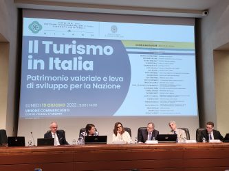 A Milano il forum sul turismo: annunciato il “bonus estate”