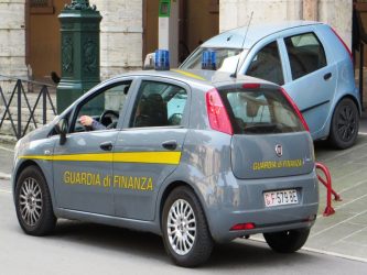 Corruzione in appalti a Napoli, undici arresti: anche esponenti Pd