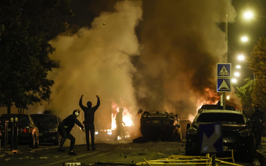 Omicidio Nanterre, Procura chiede l’arresto del poliziotto