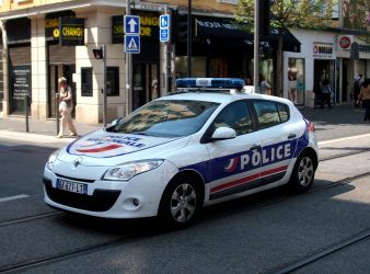 Francia, sei bambini accoltellati in un parco ad Annecy. Gravi tre vittime