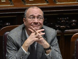 Paragonò Valditara alla «morte nera», Raimo sospeso per tre mesi dall’insegnamento