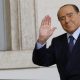 La salma di Berlusconi lascia il San Raffaele. Le lacrime dei sostenitori: «Ho sofferto con lui». LIVE BLOG
