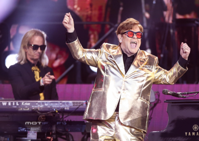 John ha dichiarato: «Sarà uno spettacolo completamente nuovo. Inizierò con una canzone che non suono da circa 10 anni».  Il brano con cui ha aperto il concerto è "Pinball Wizard". Successivamente ha continuato con il suo tributo a George Michael: «Questo è per te», ha detto prima di emozionare i fan con la celebre 'Don't Let The Sun Go Down On Me' del 1974. Elton John ha scaldato il cuore di miglialia di fan e ha impresso nella loro memoria il ricordo del suo saluto all'Inghilterra.