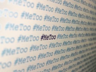 Molestie: il mondo pubblicitario milanese travolto dai racconti choc