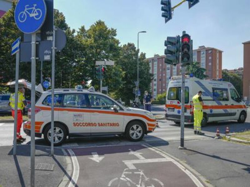 Milano, investita da una betoniera, muore una ciclista