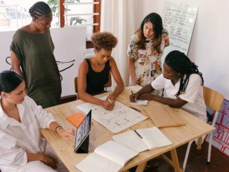 Istat: l’occupazione sale per le donne. Aumentano i contratti indeterminati