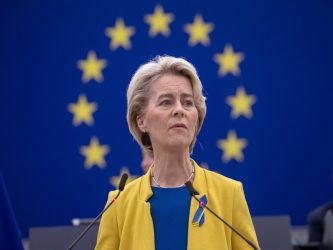 Le Repubbliche baltiche si staccano dalla rete elettrica russa: sono gli ultimi tra i Paesi Ue