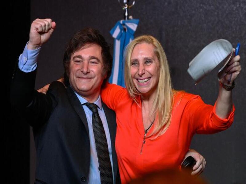 Milei s’insedia come nuovo presidente dell’Argentina: «Da oggi nuova era»