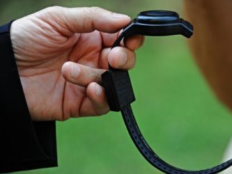Braccialetti elettronici: ecco come funzionano e dove comprarli