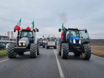 Proteste agricoltori, i trattori bloccano le strade di Bruxelles